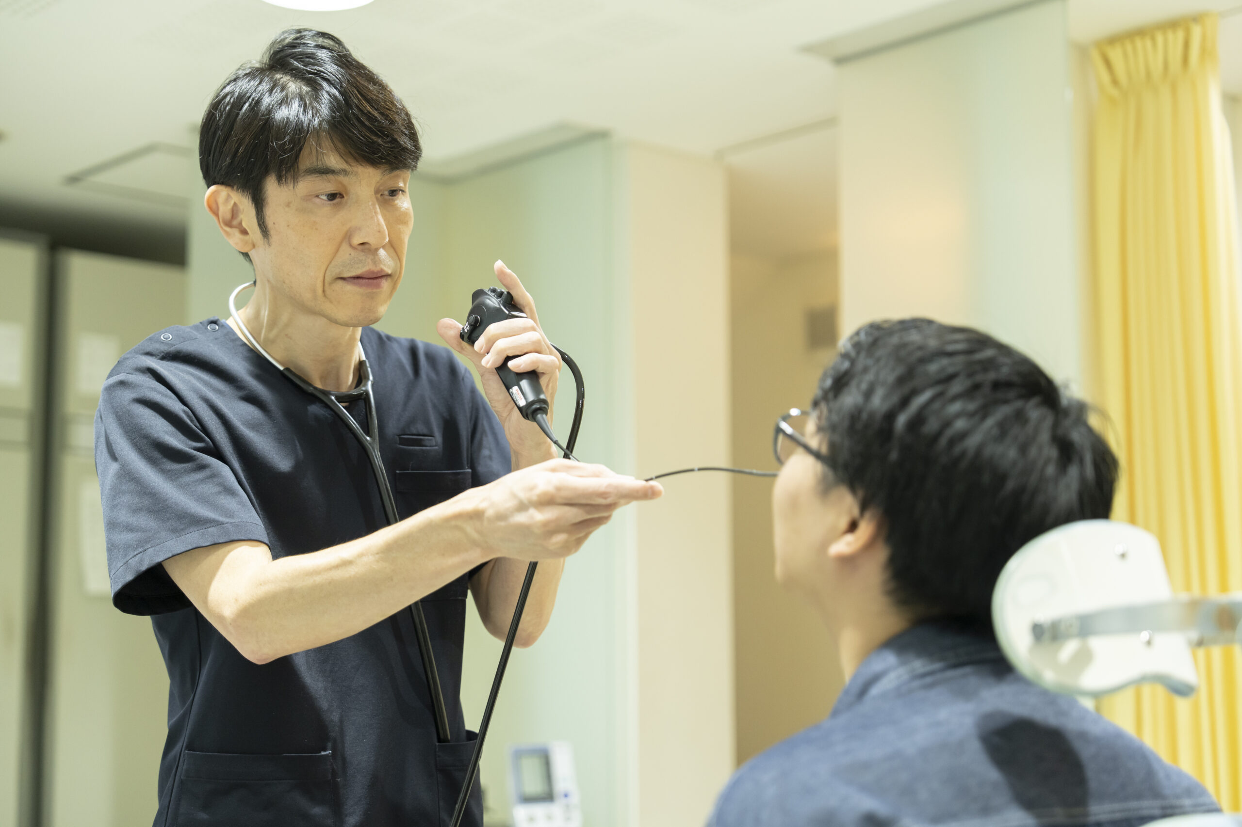 耳鼻科で行う検査・治療（内視鏡を用いた喉のチェック）│声がかすれる・出にくいのはなぜ？